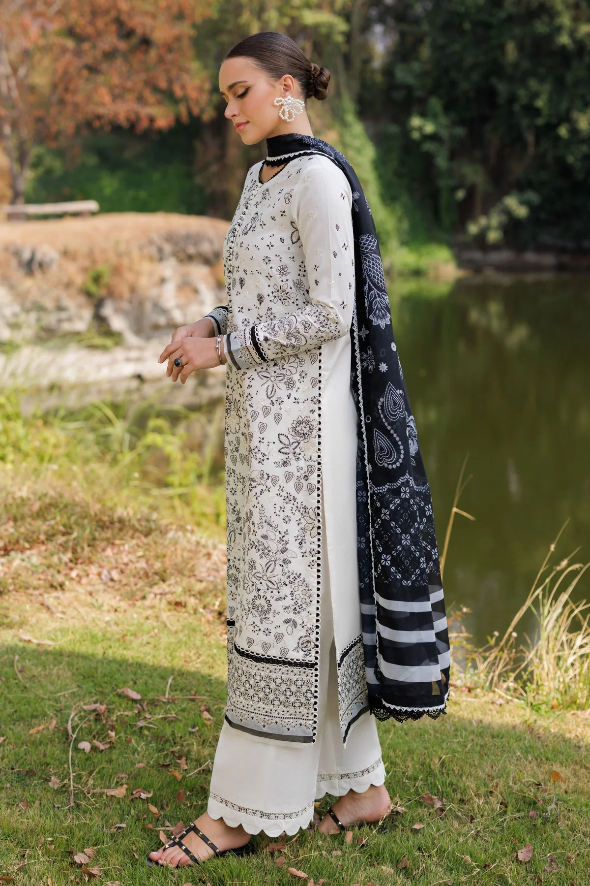 Luxury Lawn - Image 5