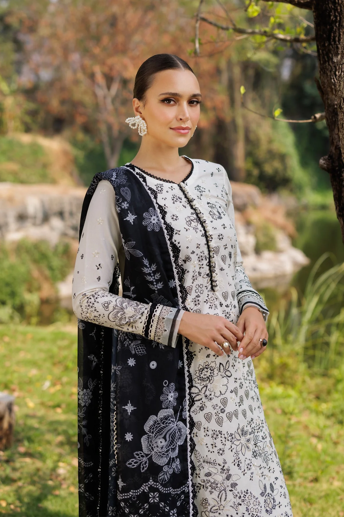 Luxury Lawn - Image 6