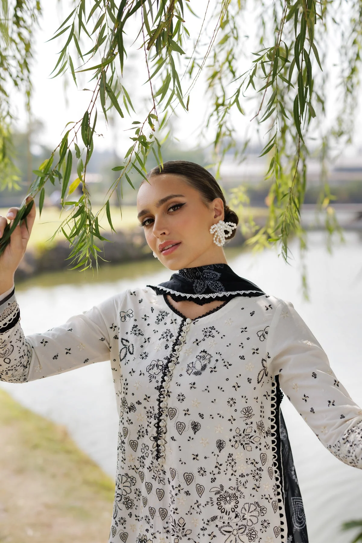 Luxury Lawn - Image 7