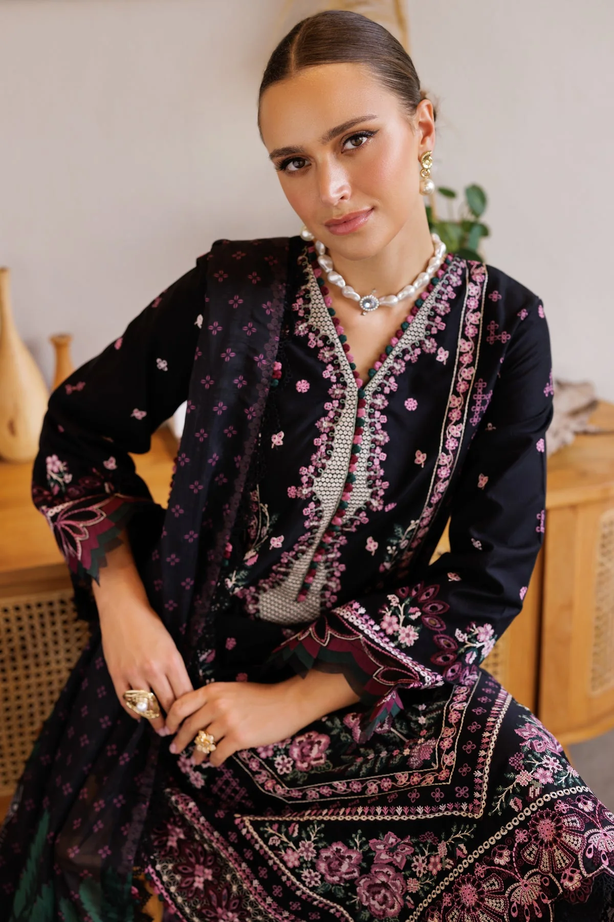 Luxury Lawn - Image 4