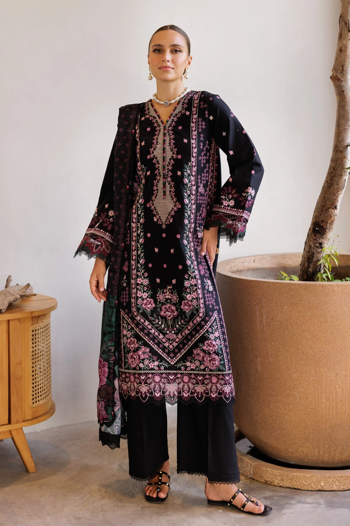Luxury Lawn - Image 5