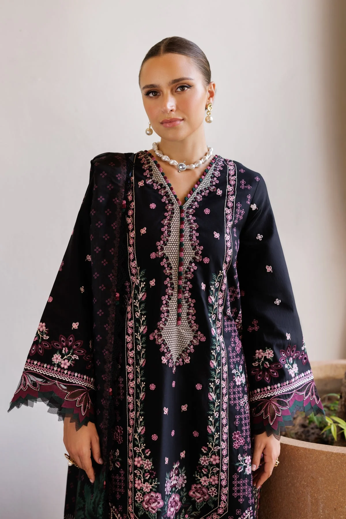 Luxury Lawn - Image 6