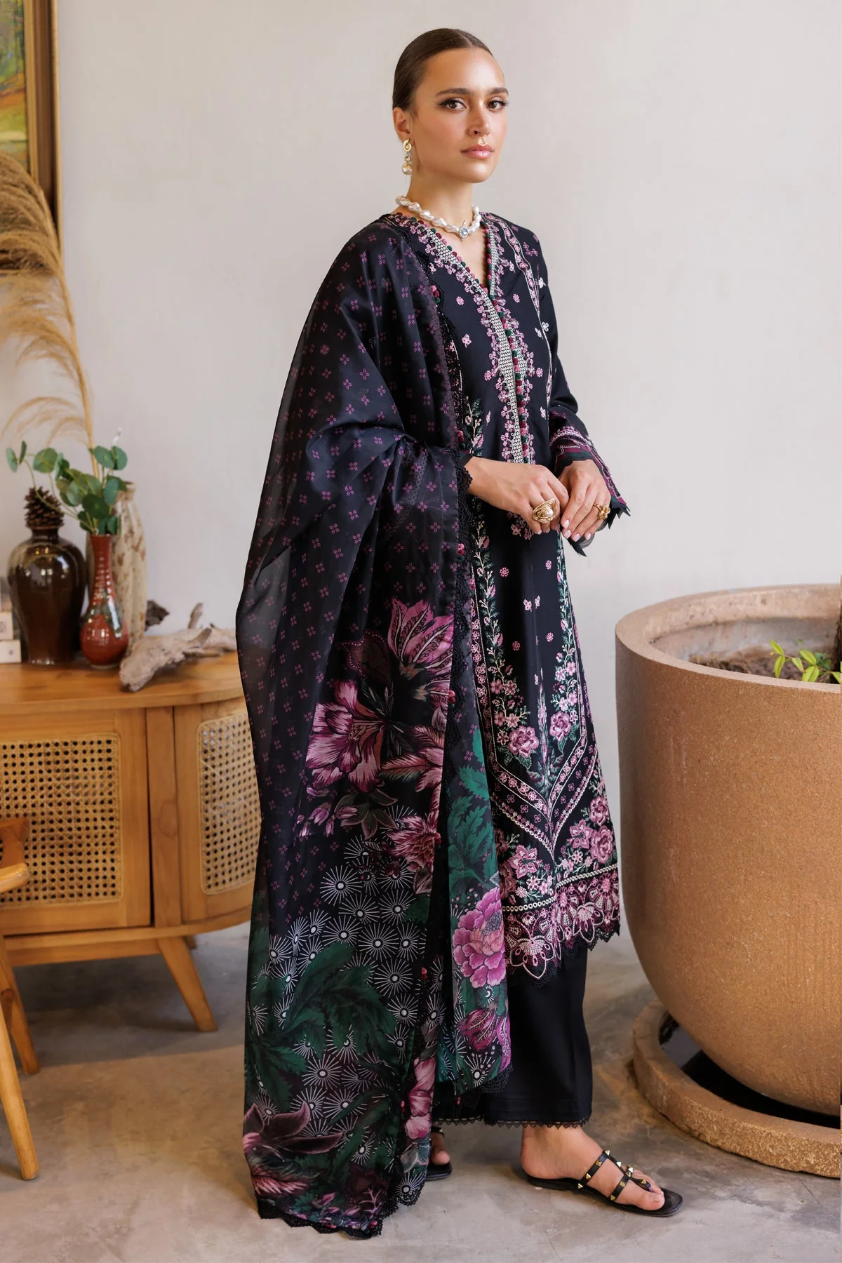Luxury Lawn - Image 7