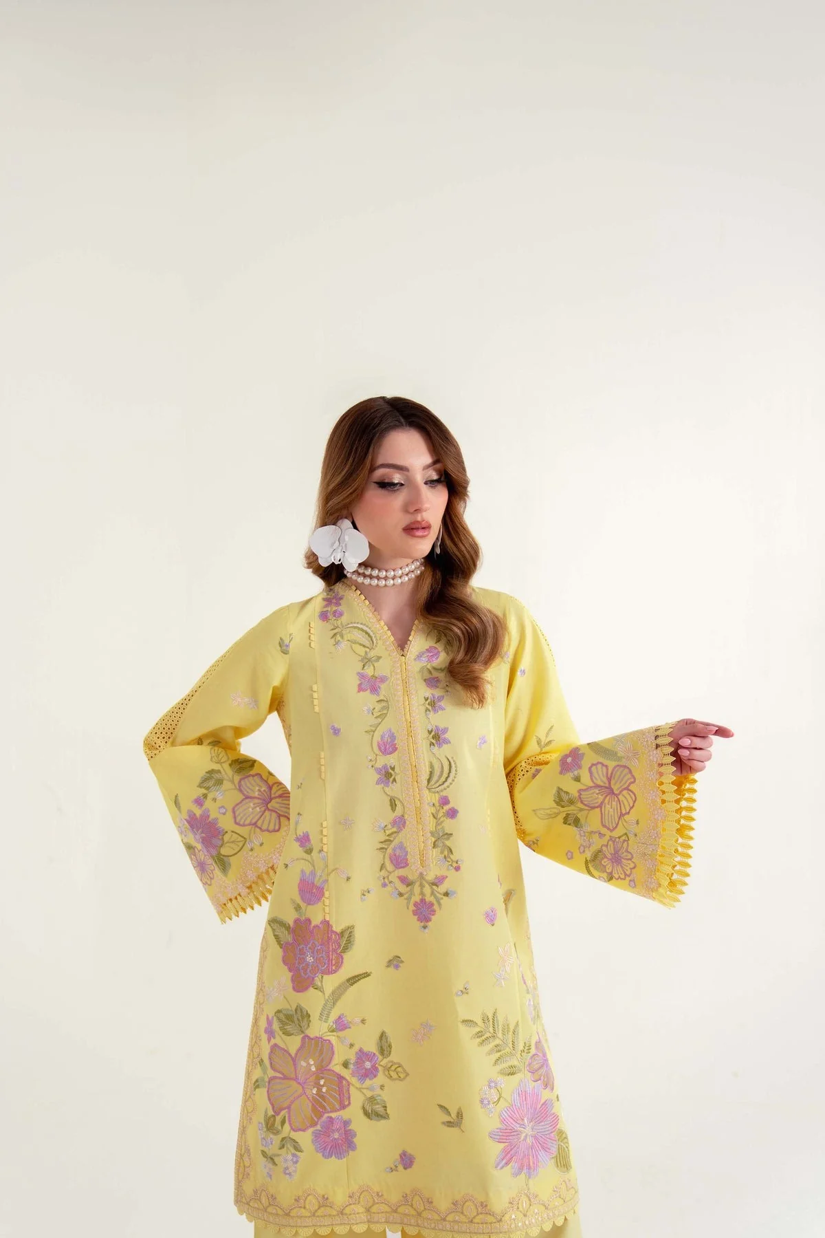 Luxury Lawn - Image 3