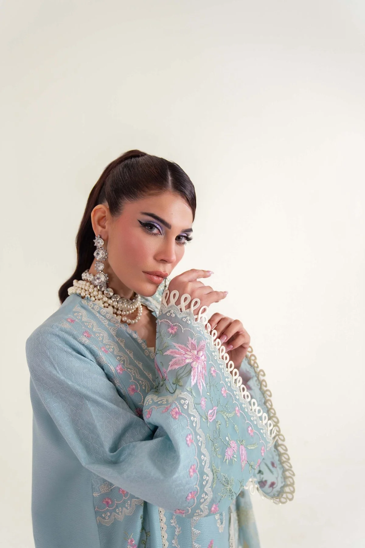 Luxury Lawn - Image 6