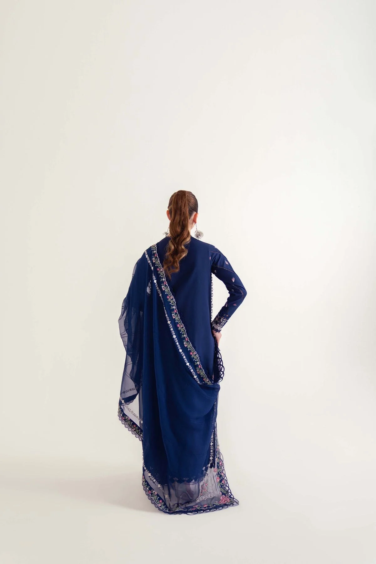 Luxury Lawn - Image 2