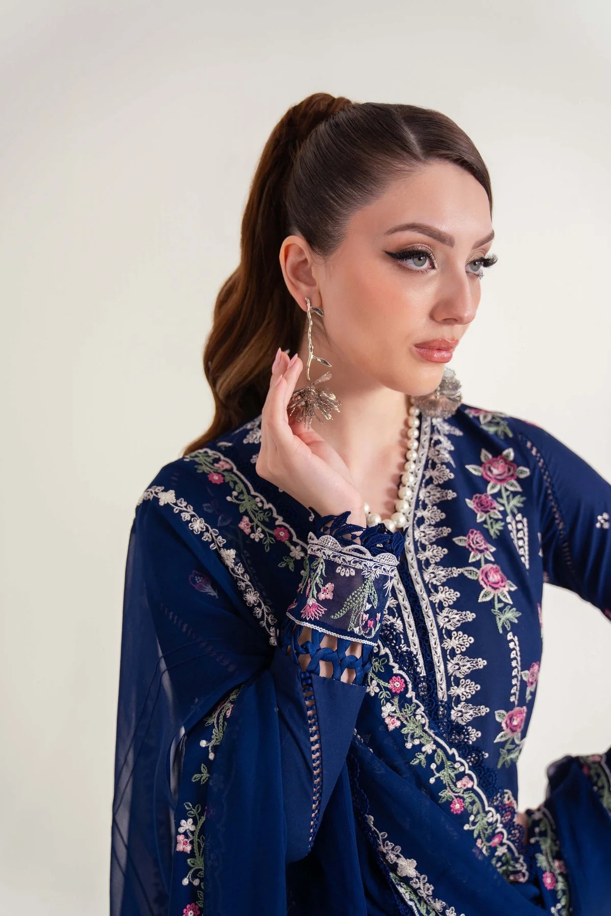 Luxury Lawn - Image 6