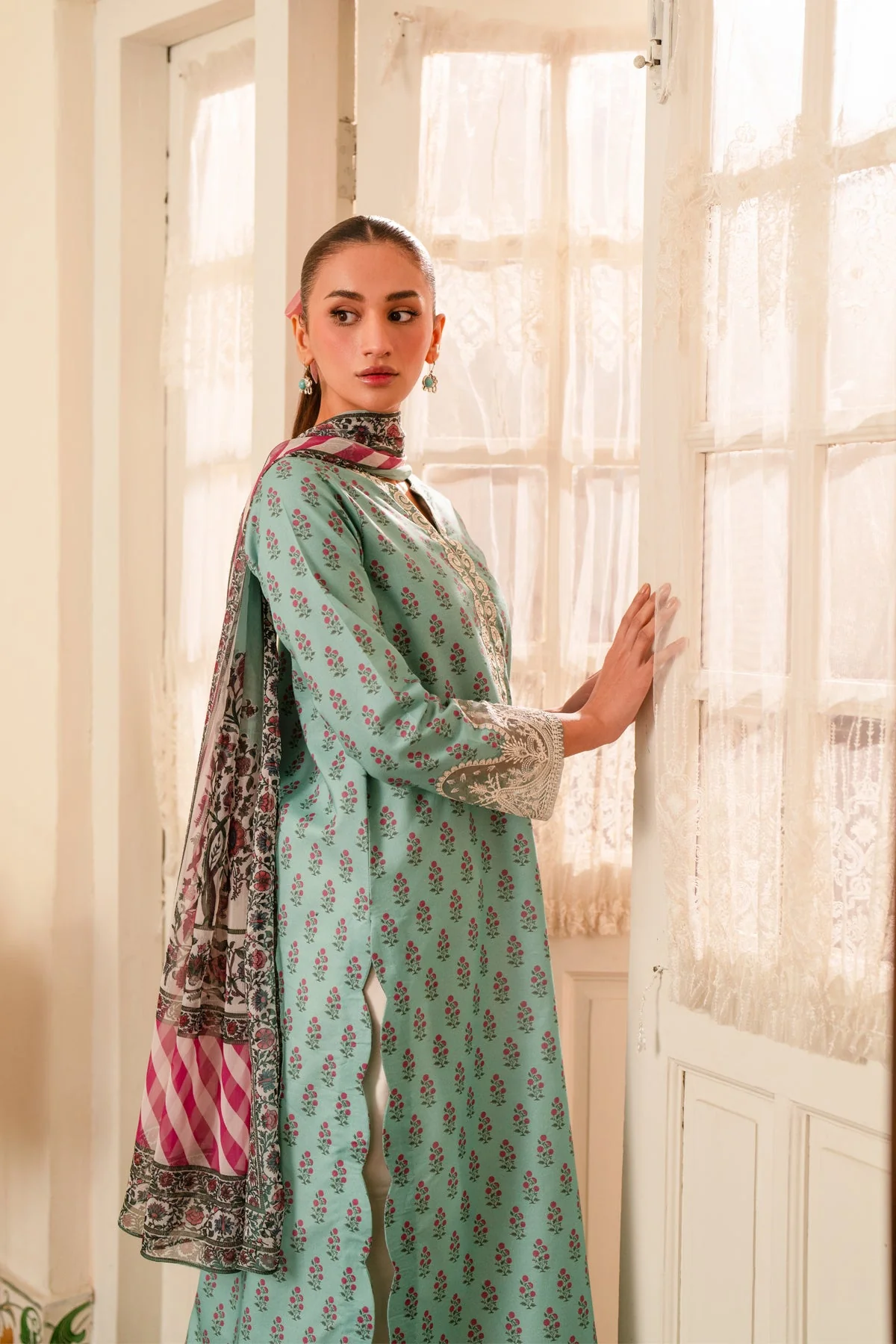 Luxury Lawn - Image 3