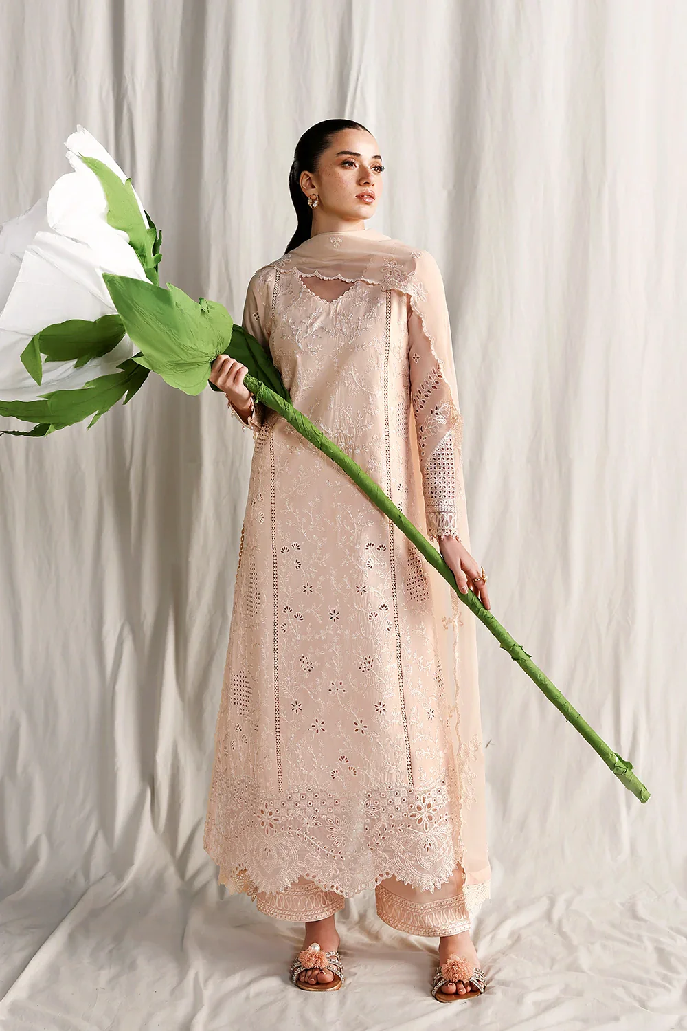 Luxury Lawn - Image 5