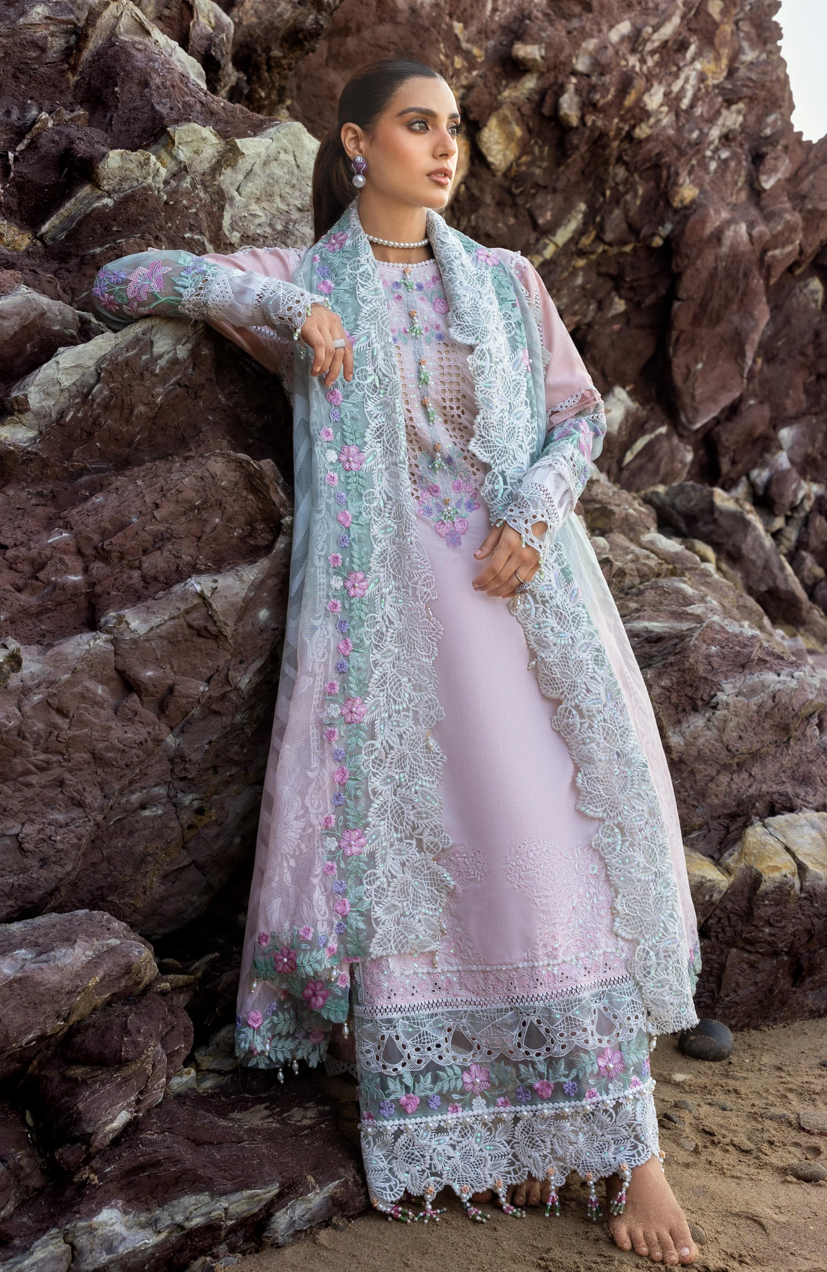 Mahiymaan Luxury Lawn 3 Piece - Image 3