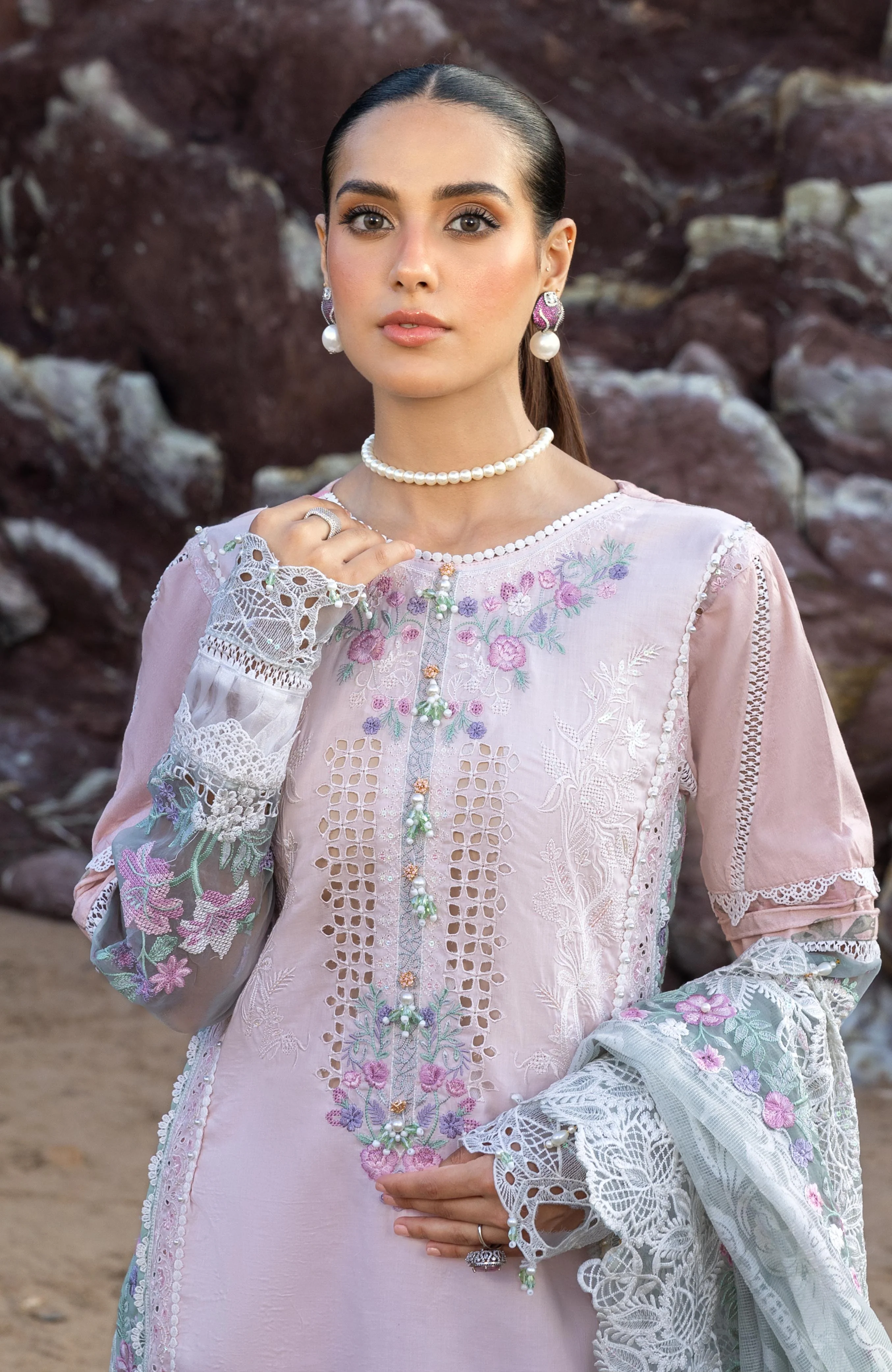 Mahiymaan Luxury Lawn 3 Piece - Image 4