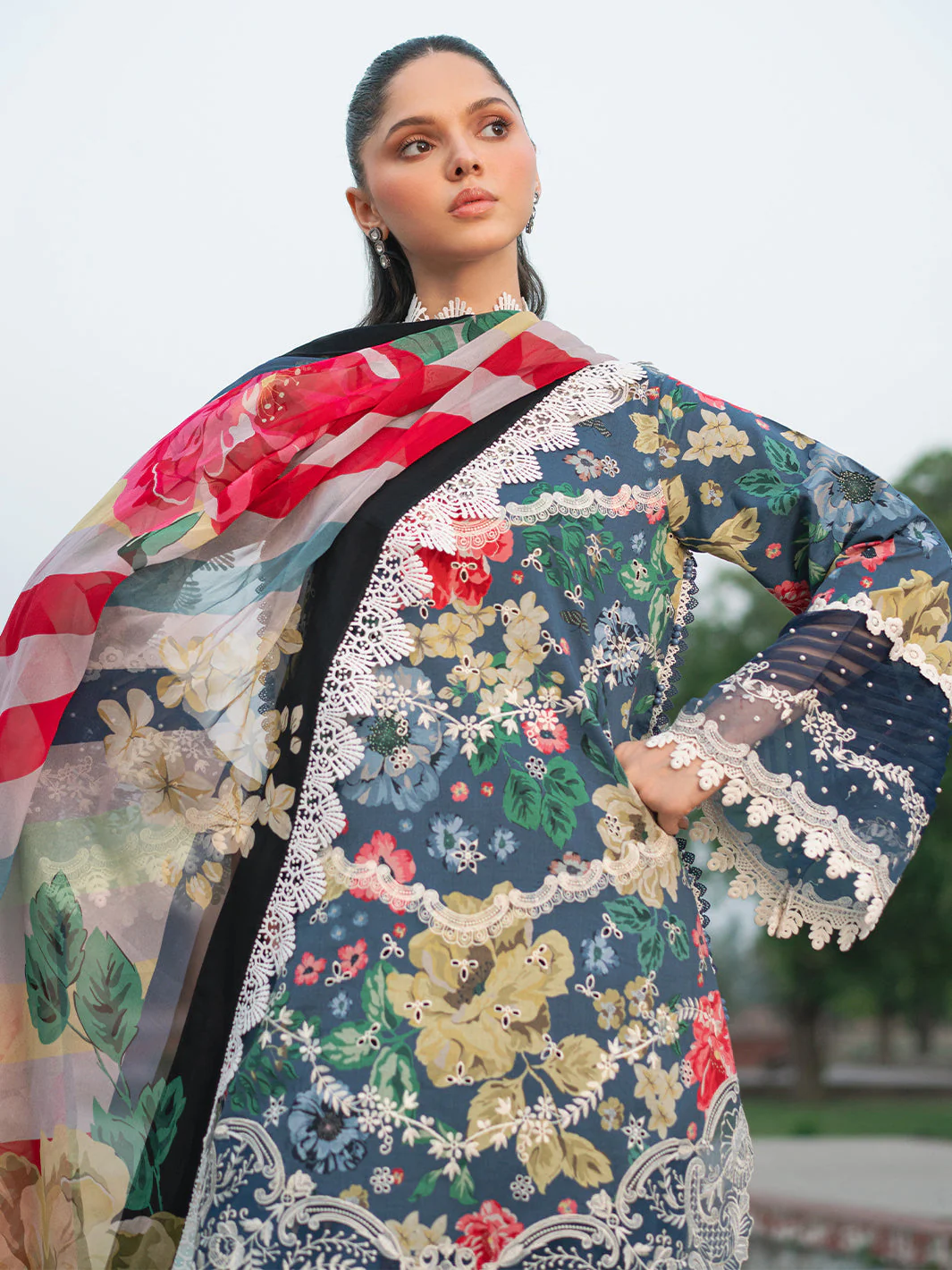 Naqsh Naaz Luxury Lawn - Image 4