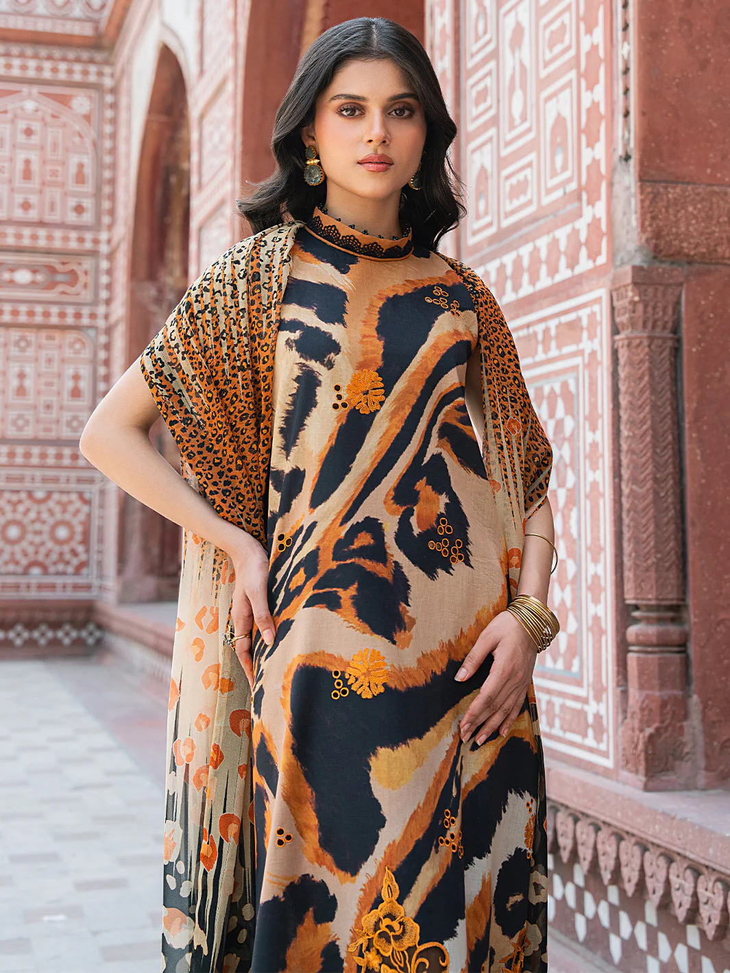 Naqsh Naaz Luxury Lawn - Image 7