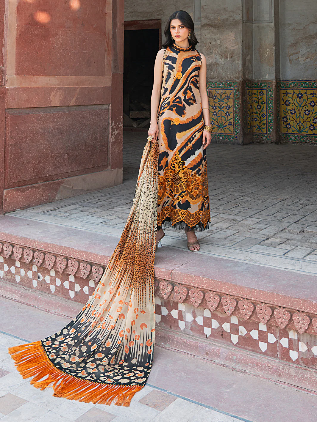 Naqsh Naaz Luxury Lawn - Image 9