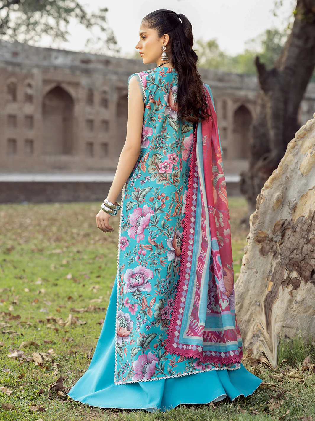 Naqsh Naaz Luxury Lawn - Image 2