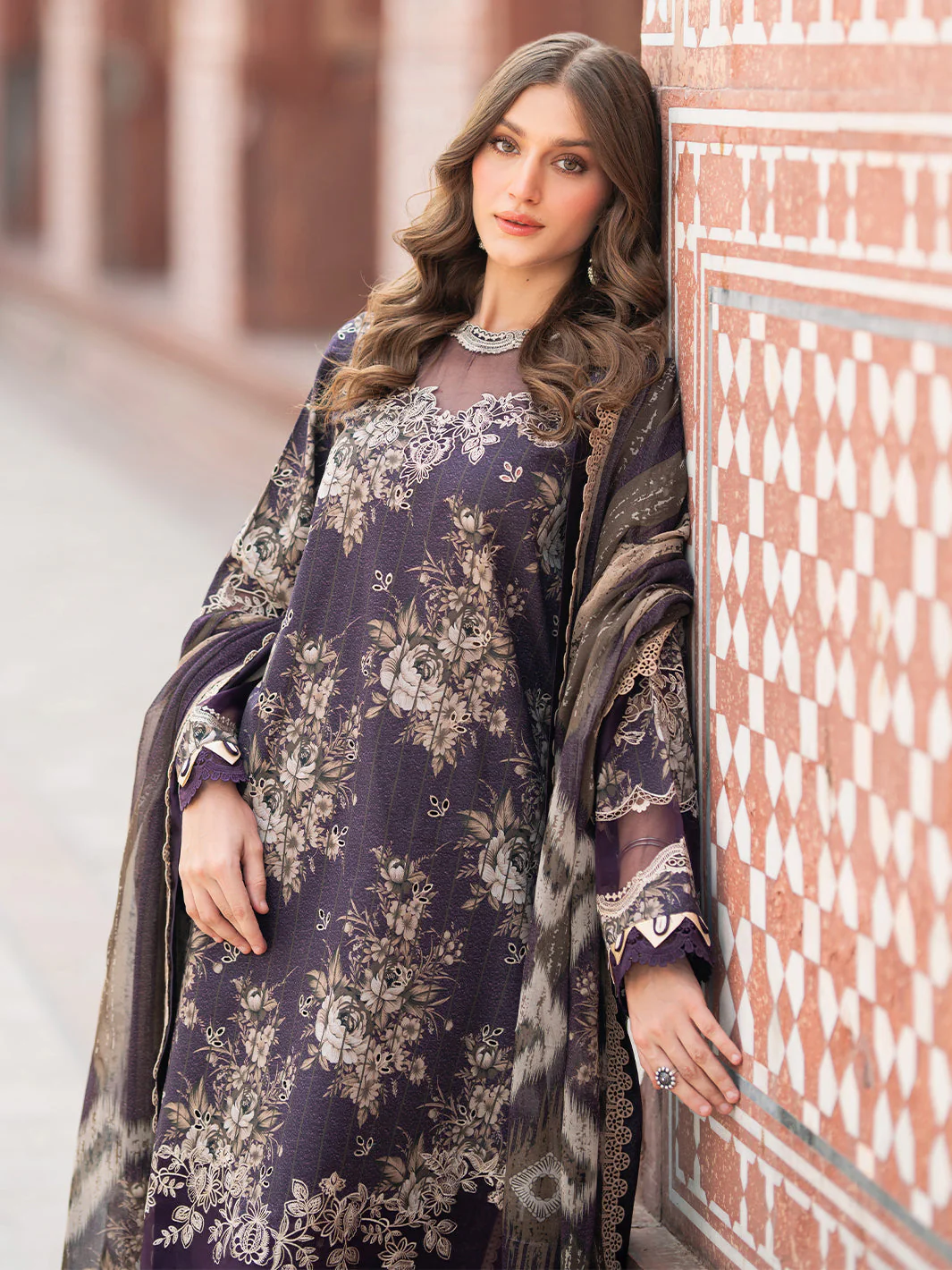 Naqsh Naaz Luxury Lawn - Image 8