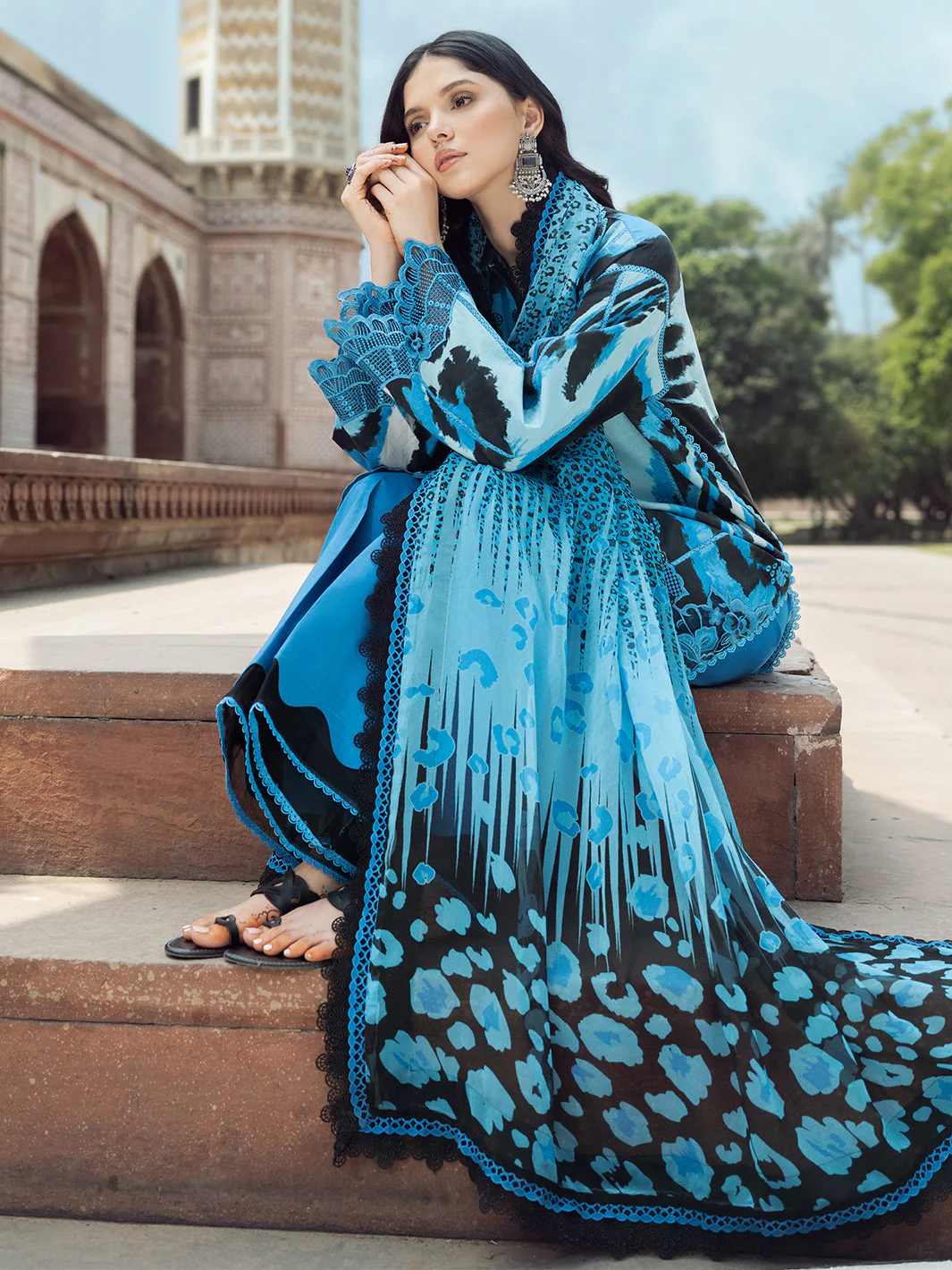 Naqsh Naaz Luxury Lawn - Image 5