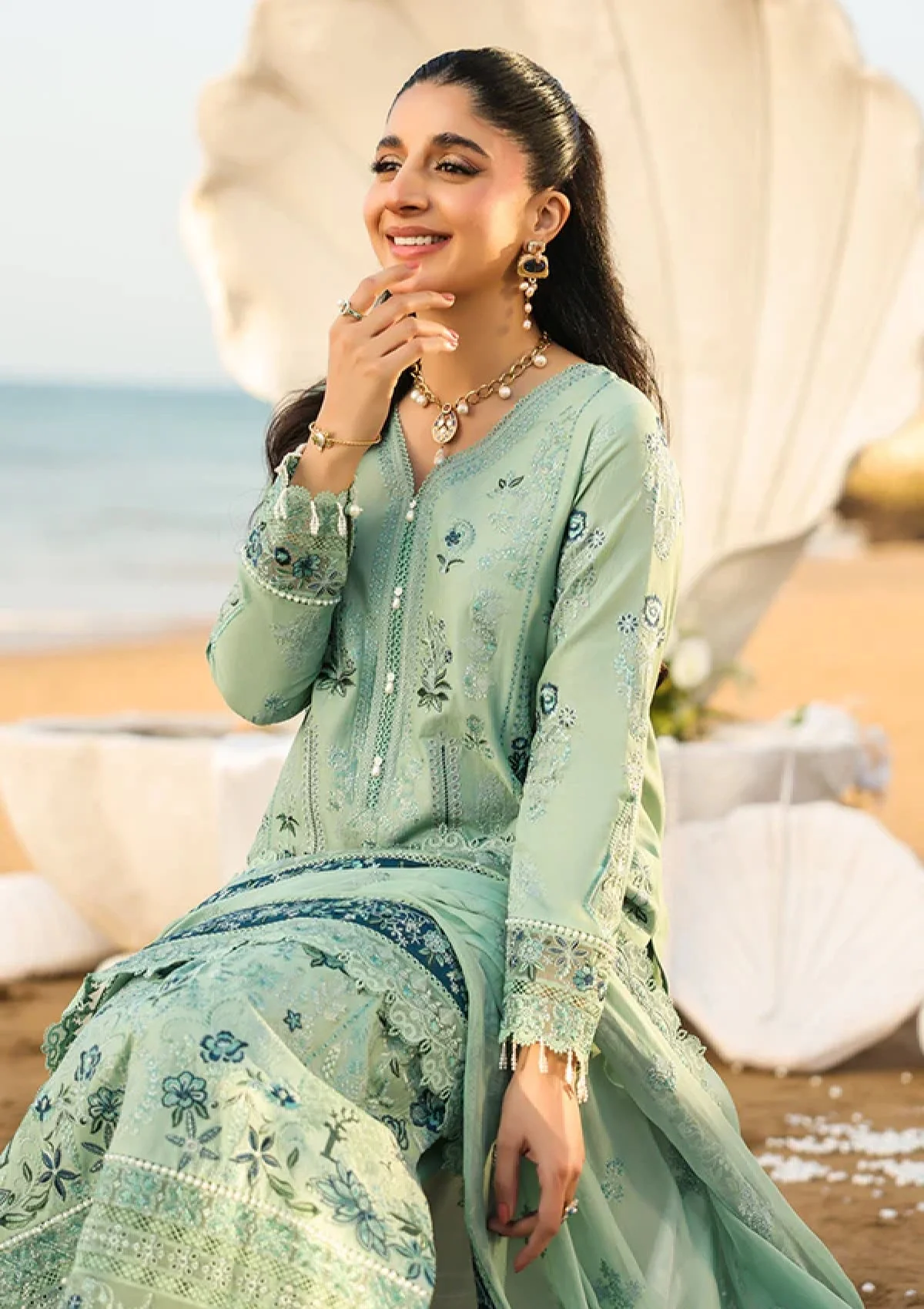 Premium Hania Luxury Lawn - Image 4