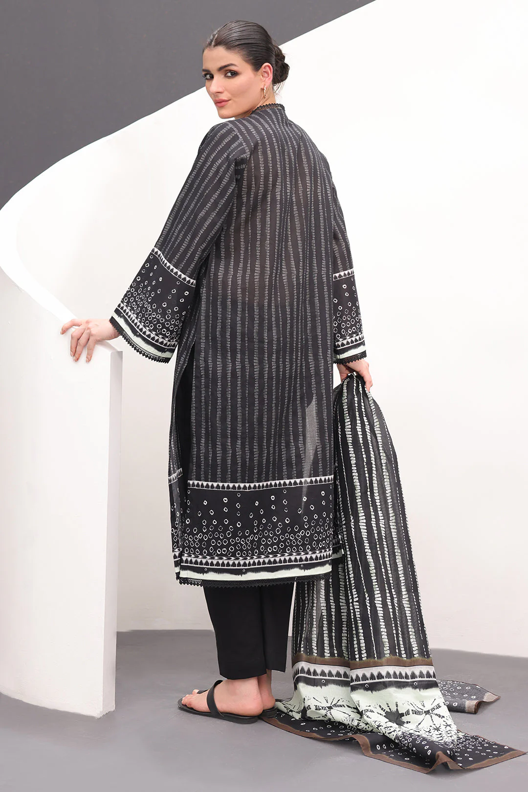 Printed Cambric 3 Piece stitched Suit - Image 2