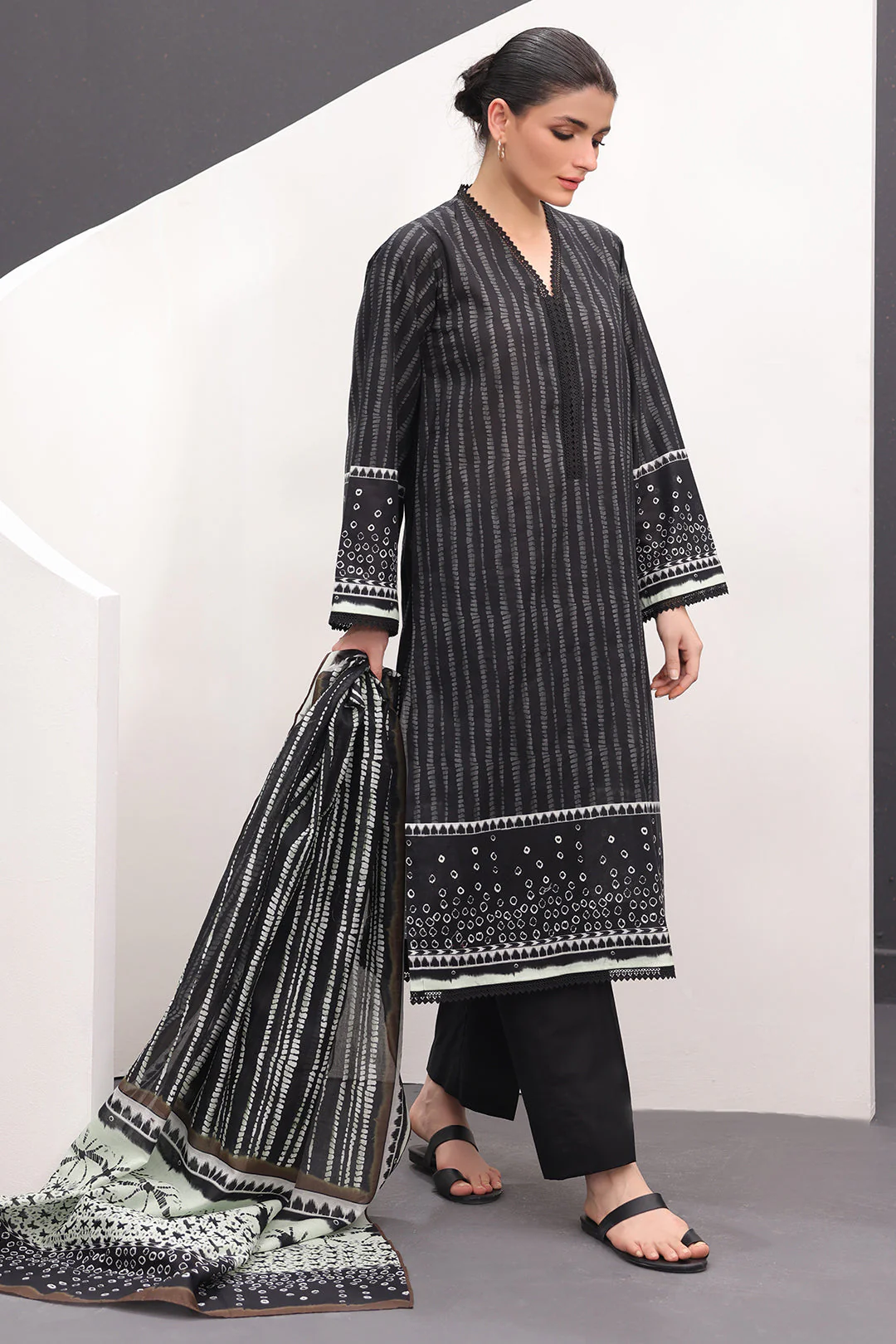 Printed Cambric 3 Piece stitched Suit - Image 4