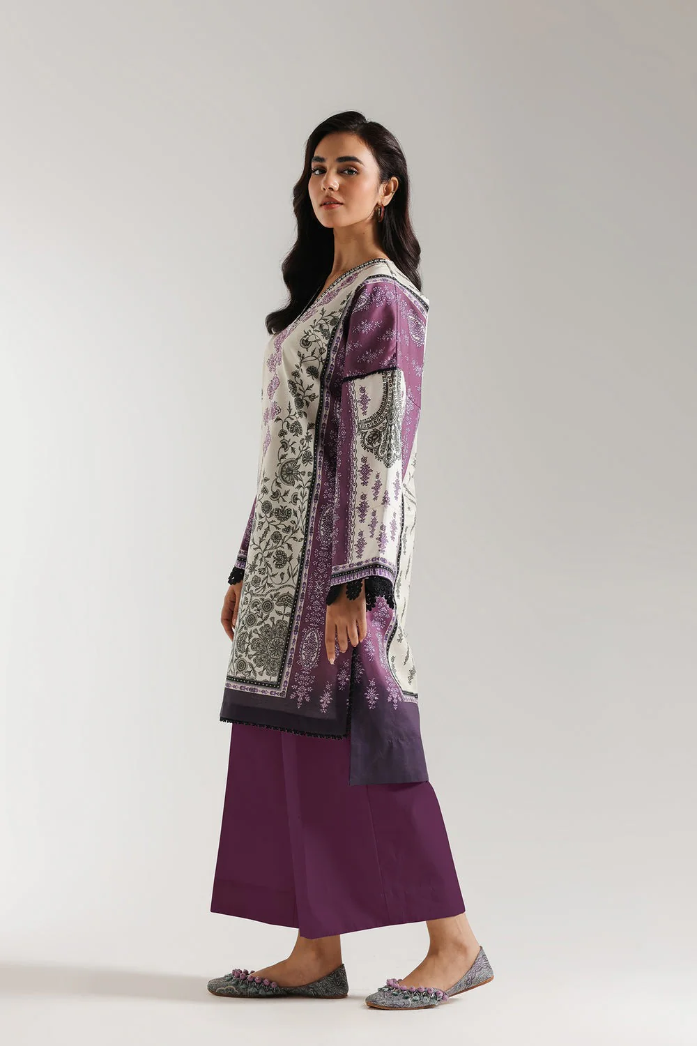 EMBROIDERED SUIT - Image 3