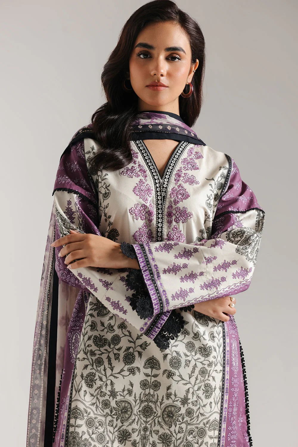 EMBROIDERED SUIT - Image 4