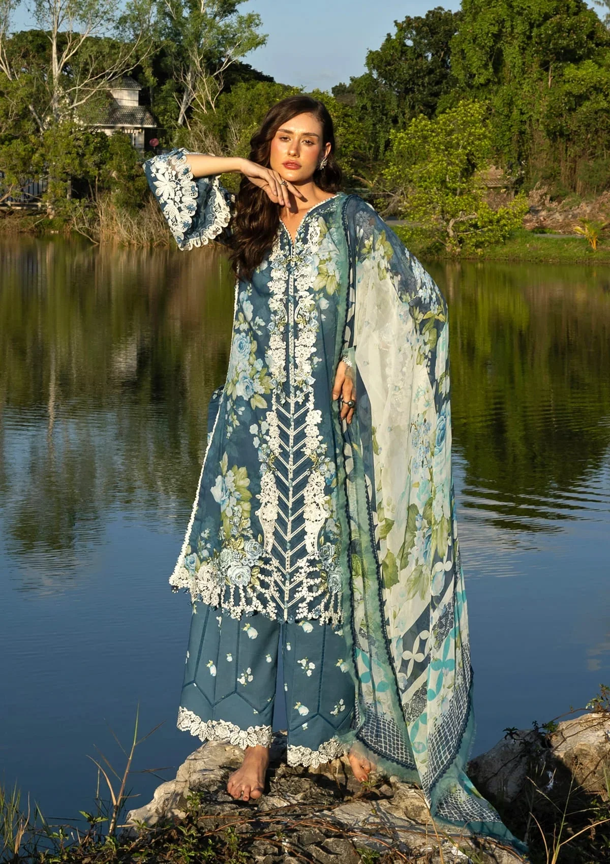 SIGNATURE - EMBROIDERED PRINTS COLLECTION