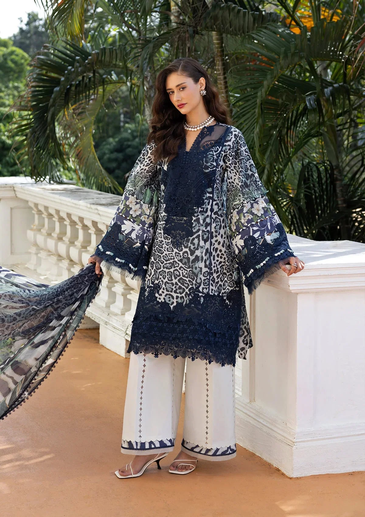 SIGNATURE - EMBROIDERED PRINTS COLLECTION