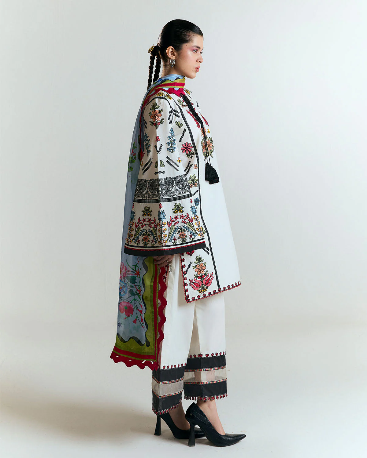 Spring Summer Collections - Image 3