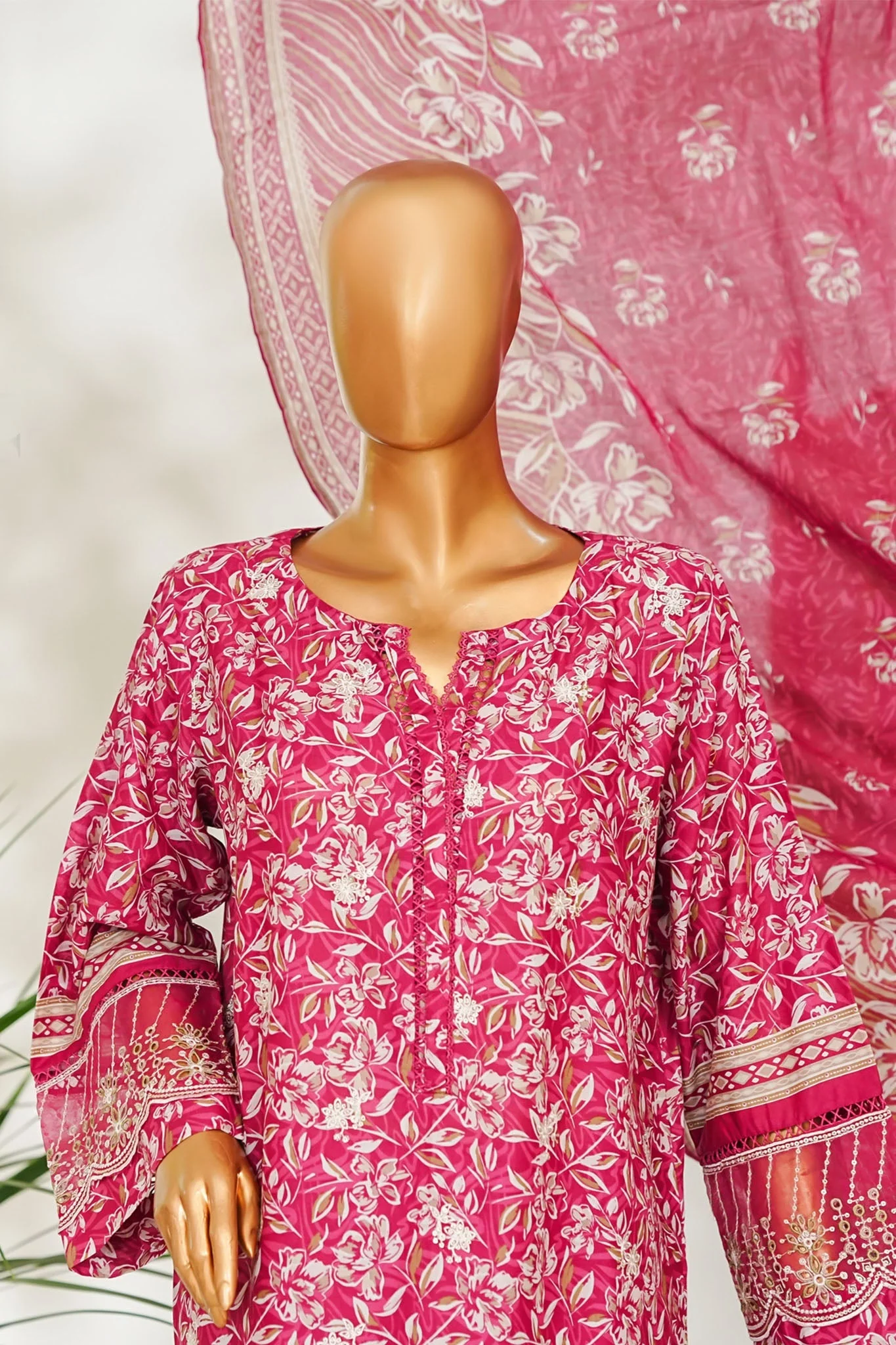 Stitched 3 Piece Exclusive Emb Lawn - Image 3