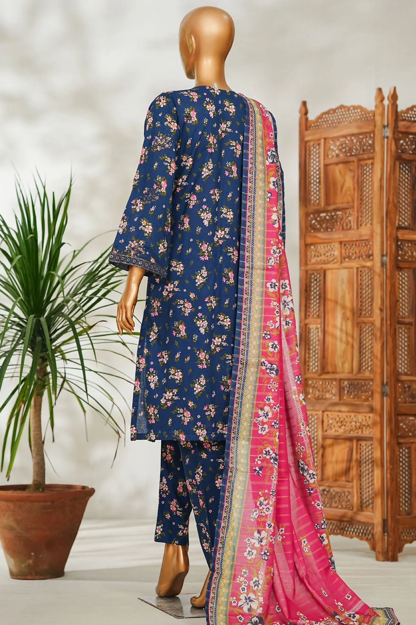 Stitched 3 Piece Exclusive Emb Lawn - Image 2