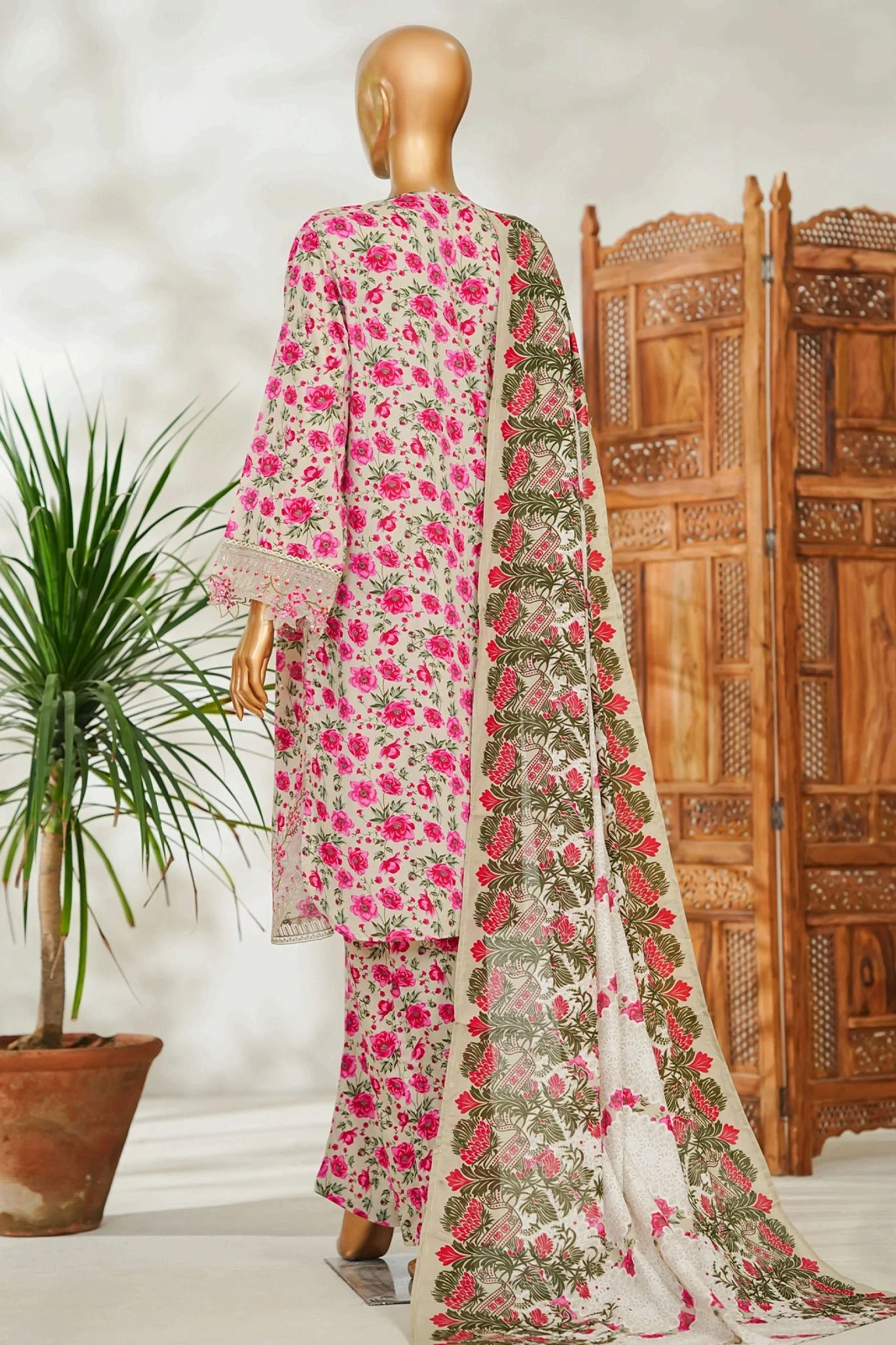 Stitched 3 Piece Exclusive Emb Lawn - Image 2