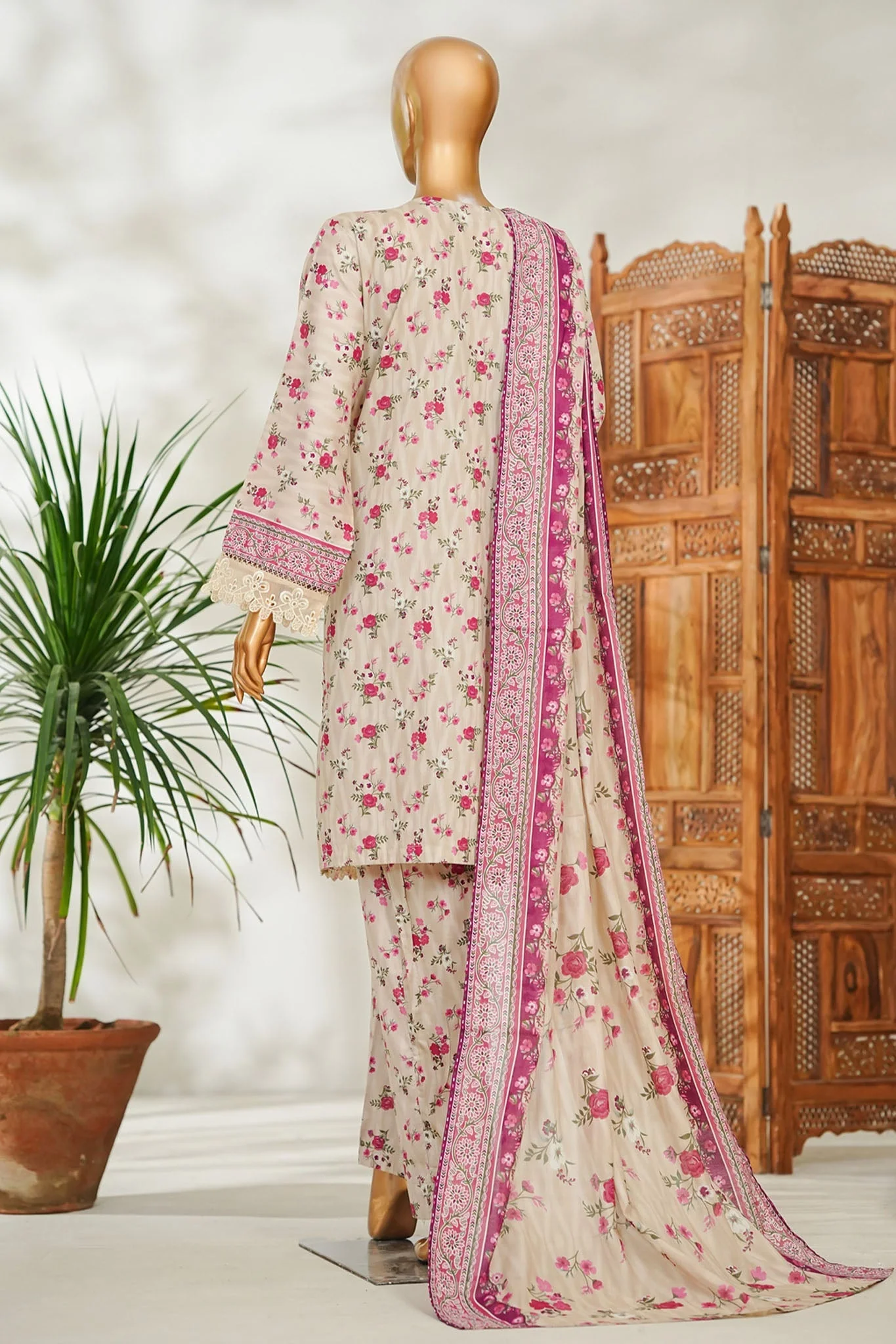 Stitched 3 Piece Exclusive Emb Lawn - Image 2