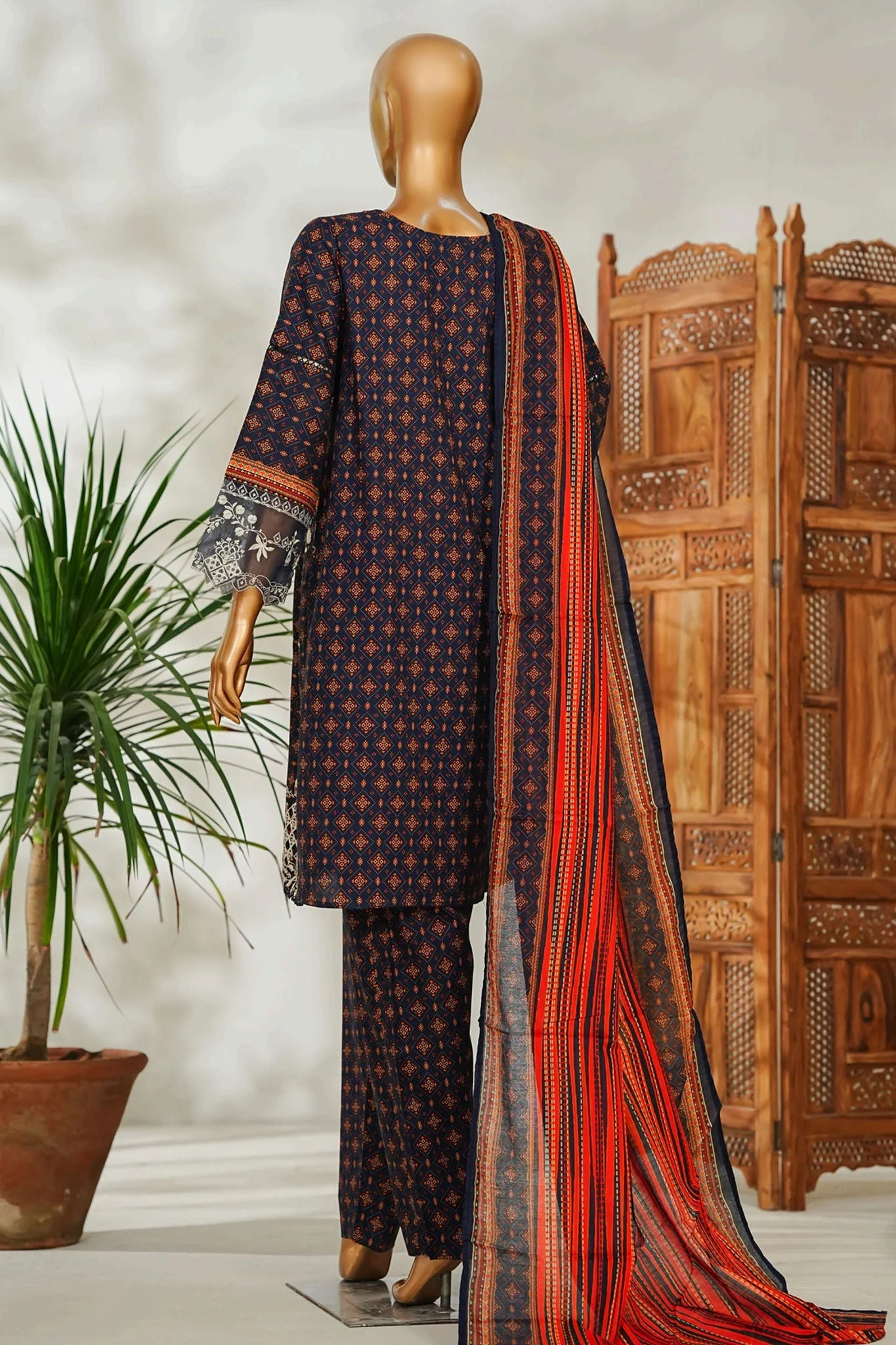 Stitched 3 Piece Exclusive Emb Lawn - Image 2