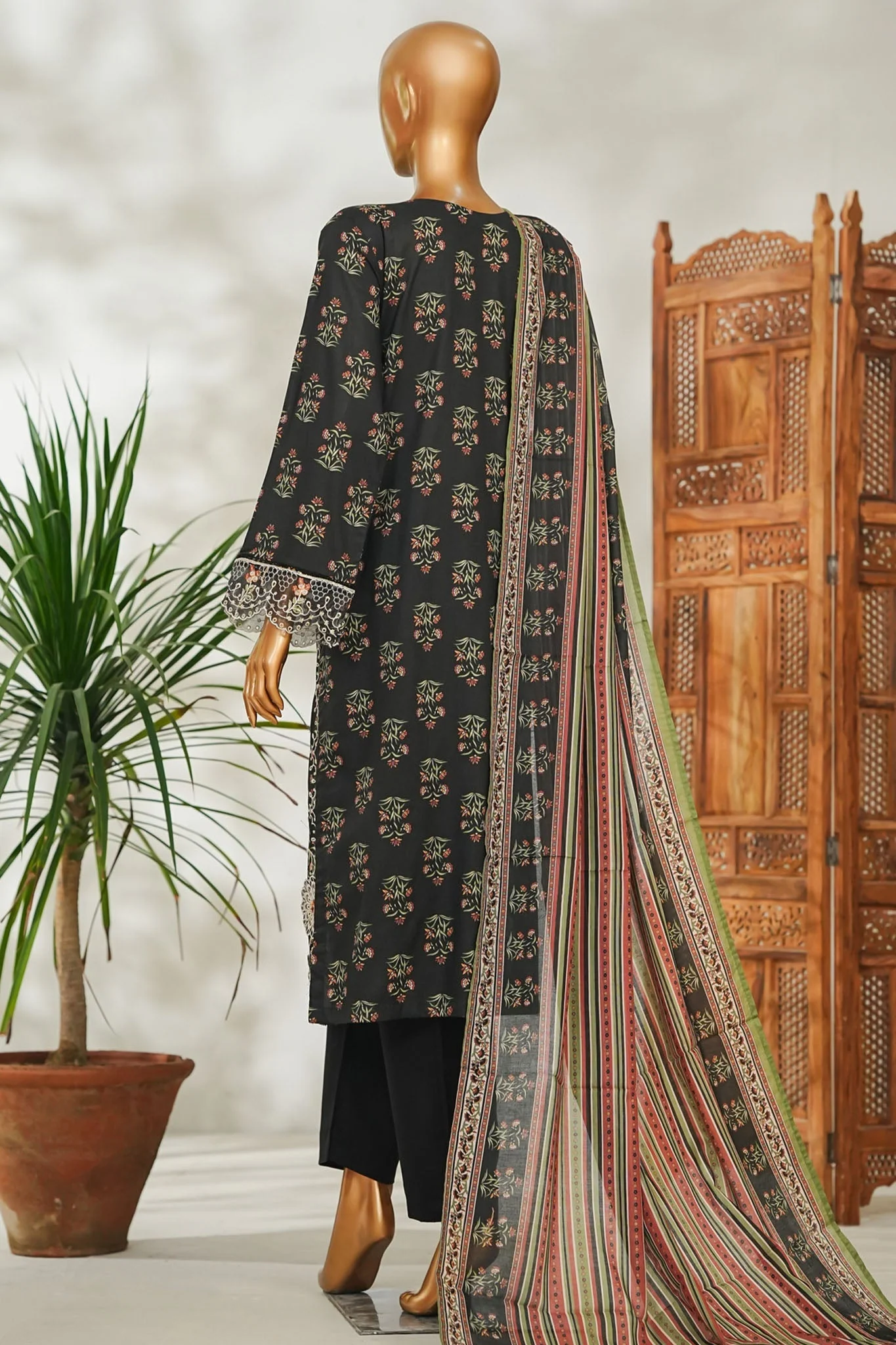 Stitched 3 Piece Exclusive Emb Lawn - Image 2