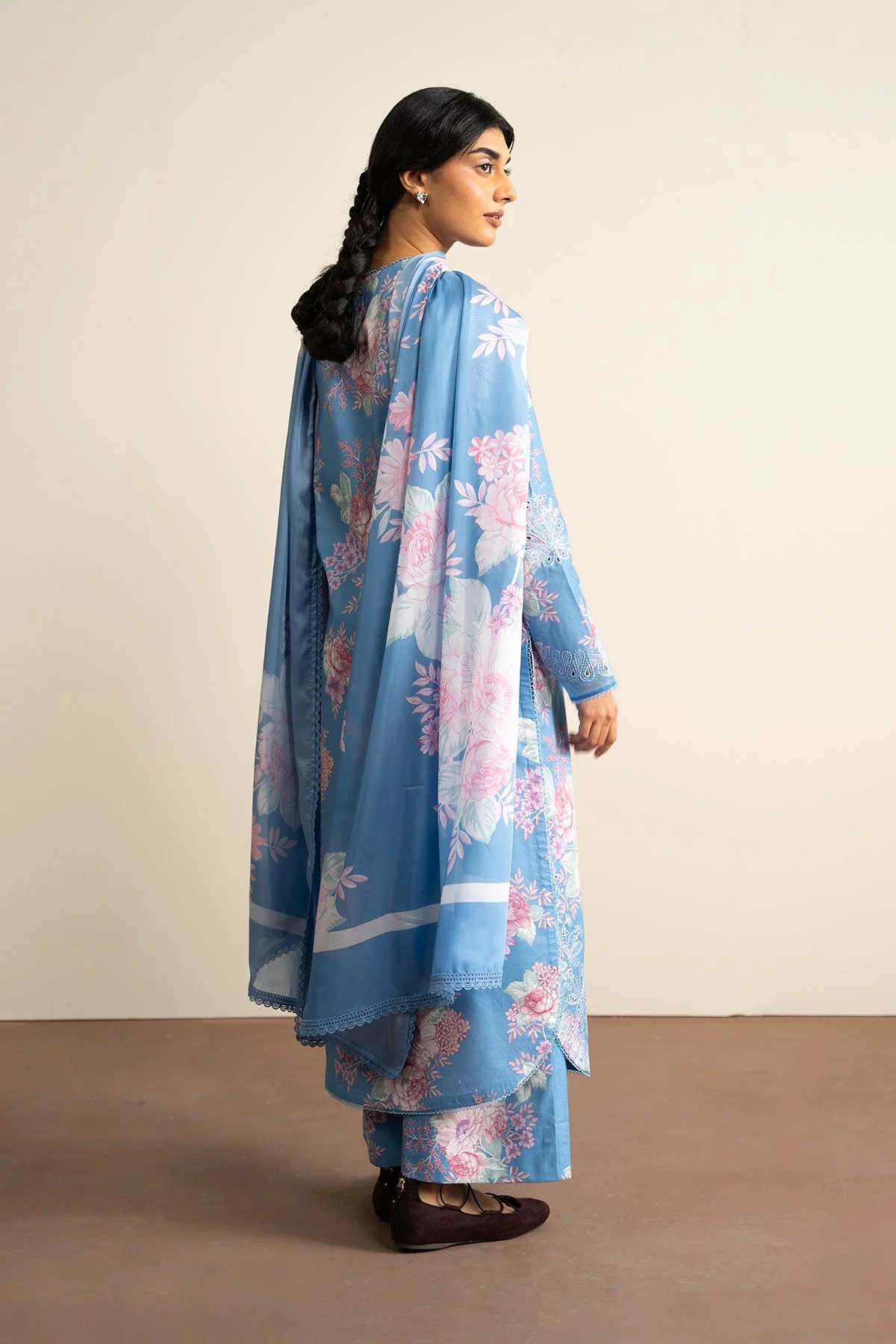 The Bare Minimum Embroidered Lawn - Image 4