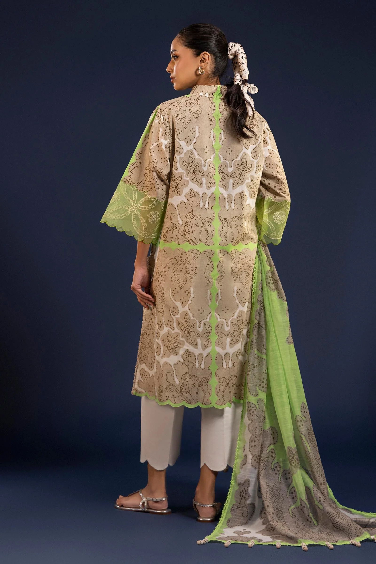 Unstitched Lawn 2 Piece Suit - Image 2