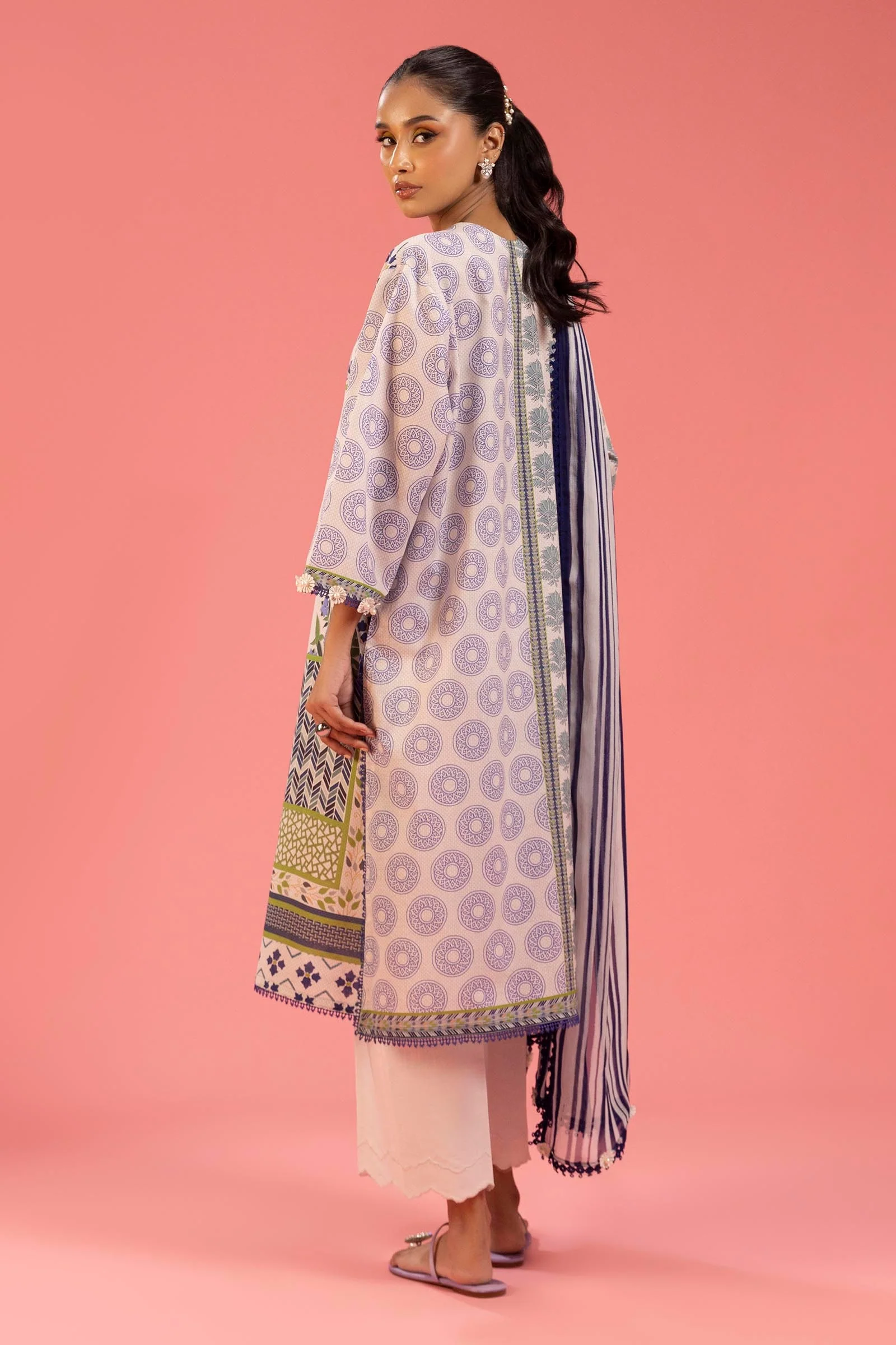 Unstitched Lawn 2 Piece Suit - Image 2