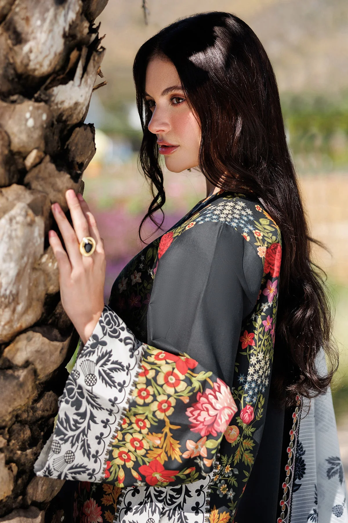 Unstitched Summer EMBROIDERED LAWN - Image 4