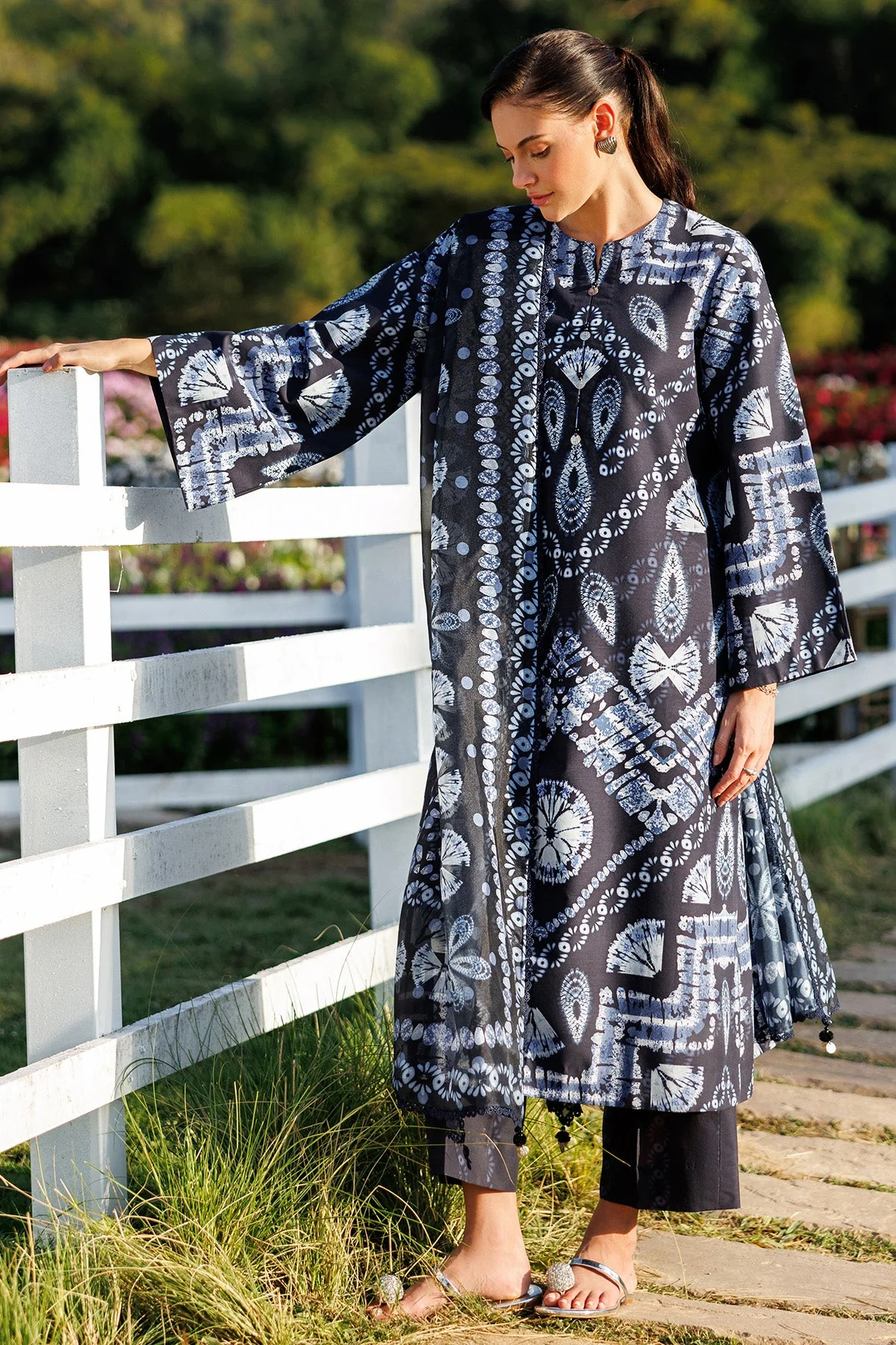 Unstitched Summer EMBROIDERED LAWN - Image 4