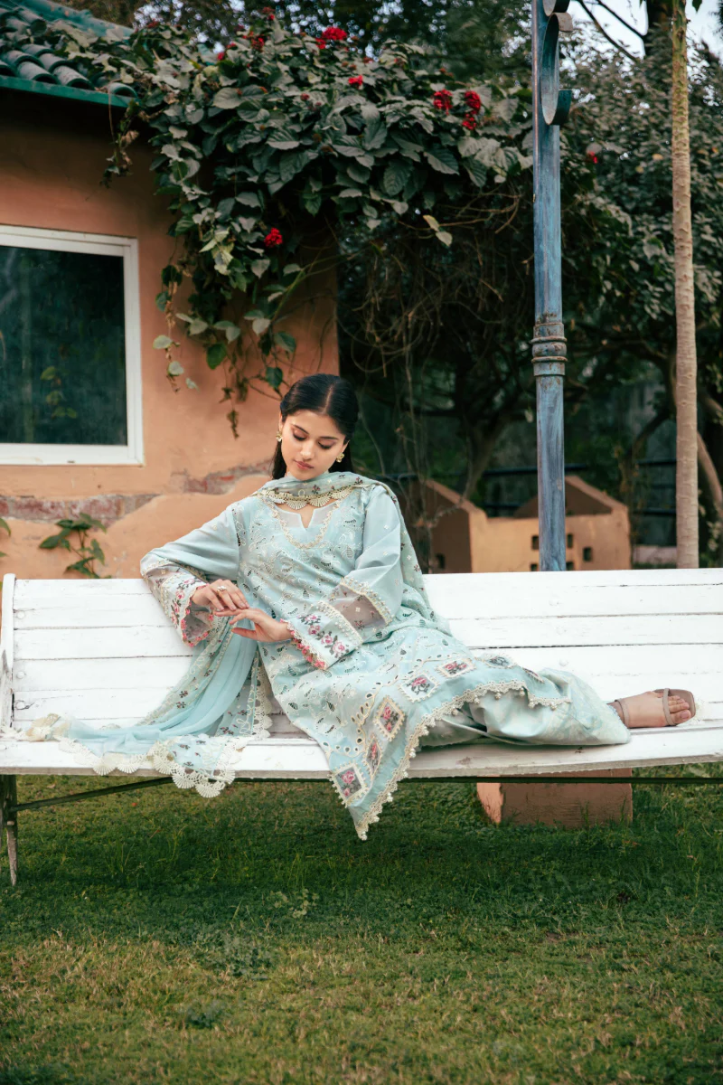 Vintage flora Lawn - Image 3