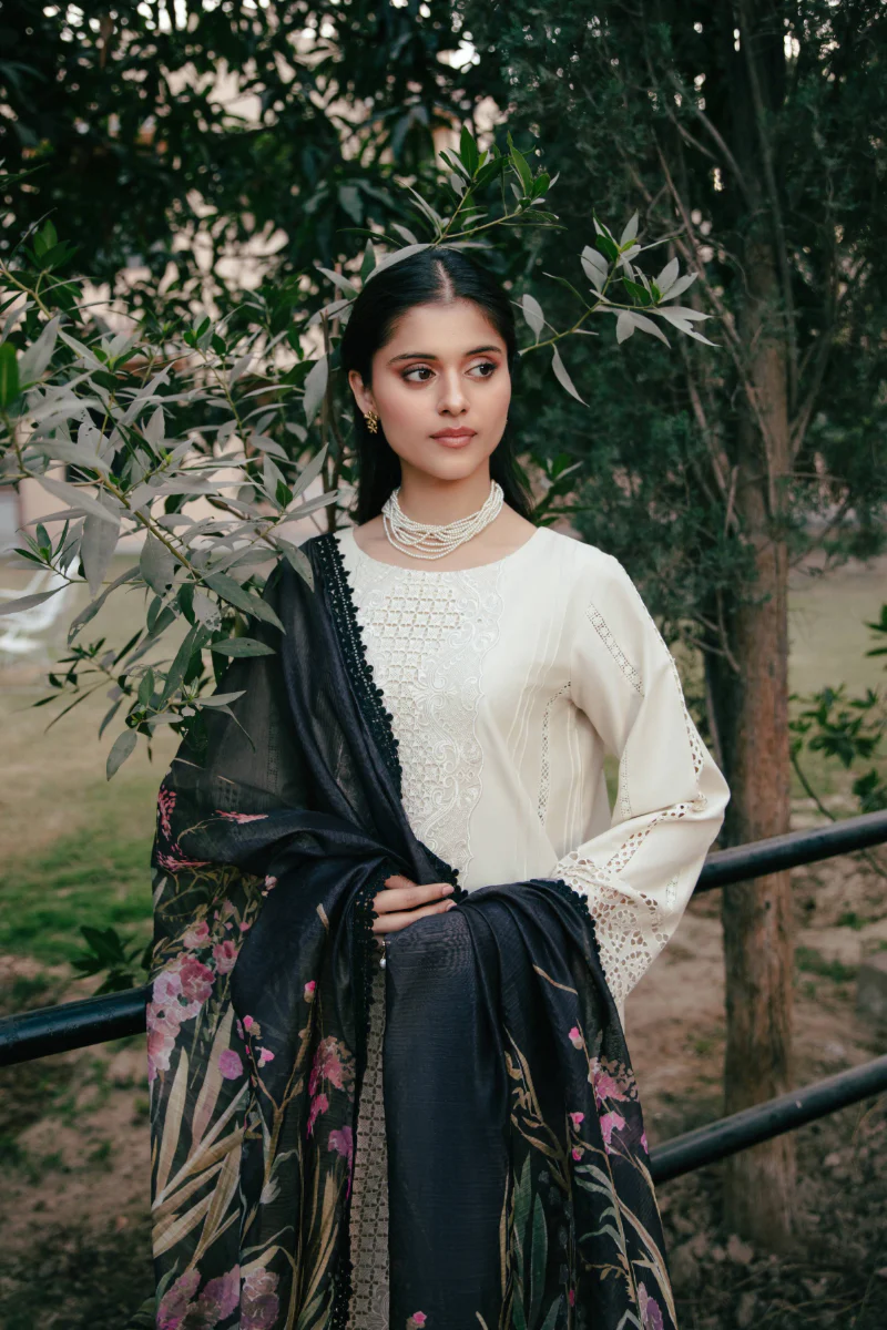 Vintage flora Lawn - Image 3