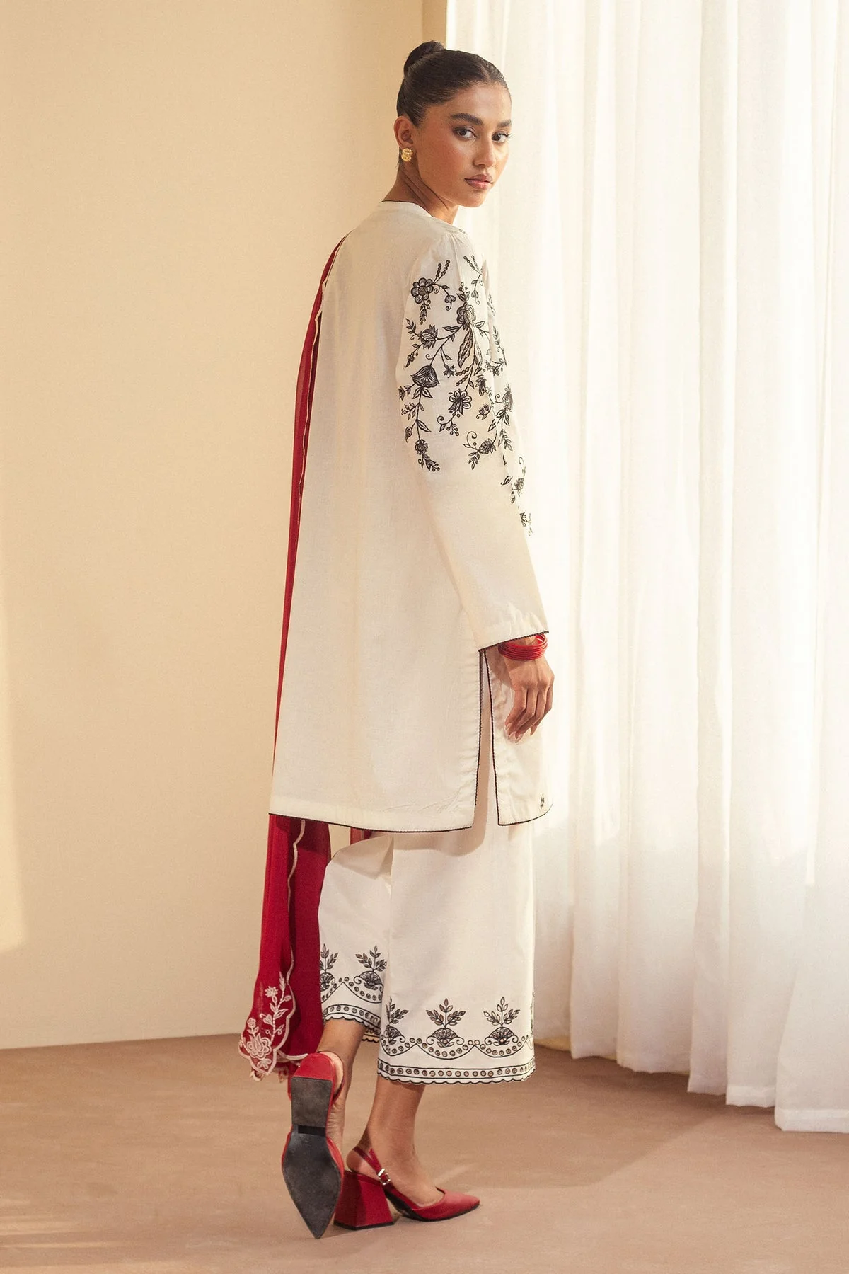 ZARA SHAHJAHAN ( Pret ) - Image 2