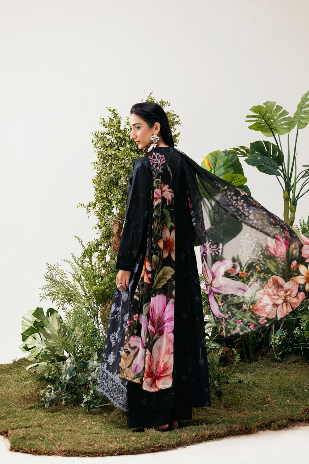 Zync PrintKari Lawn - Image 2