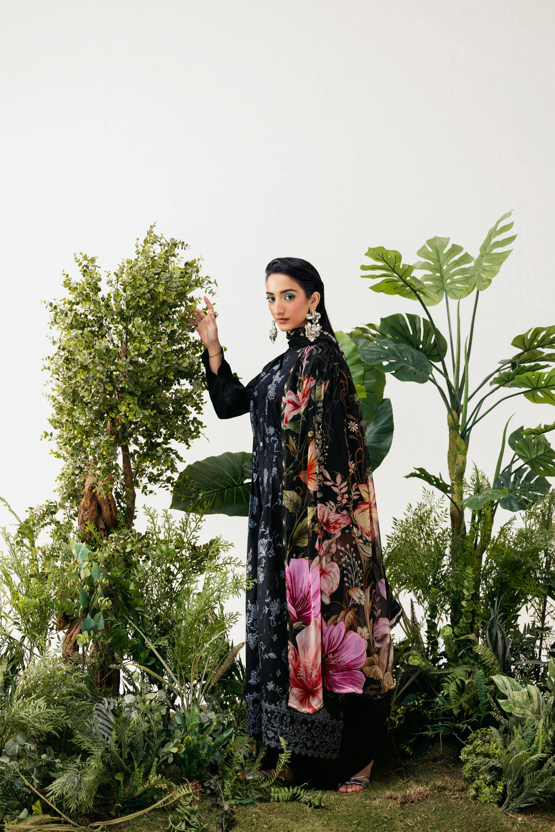 Zync PrintKari Lawn - Image 5